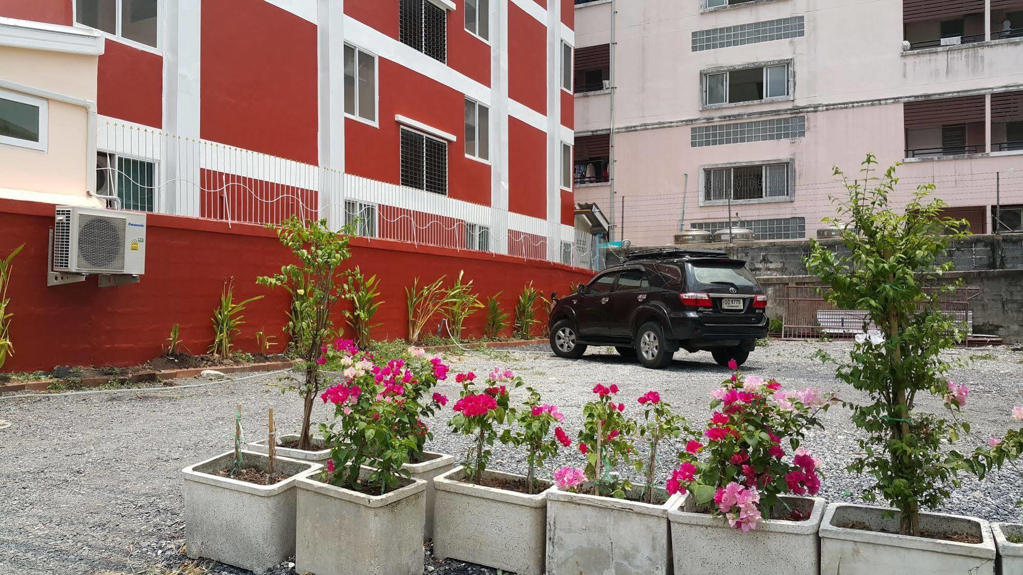 Suansin Art Garden Aparthotel Ban Lat Krachaeng Ngoại thất bức ảnh